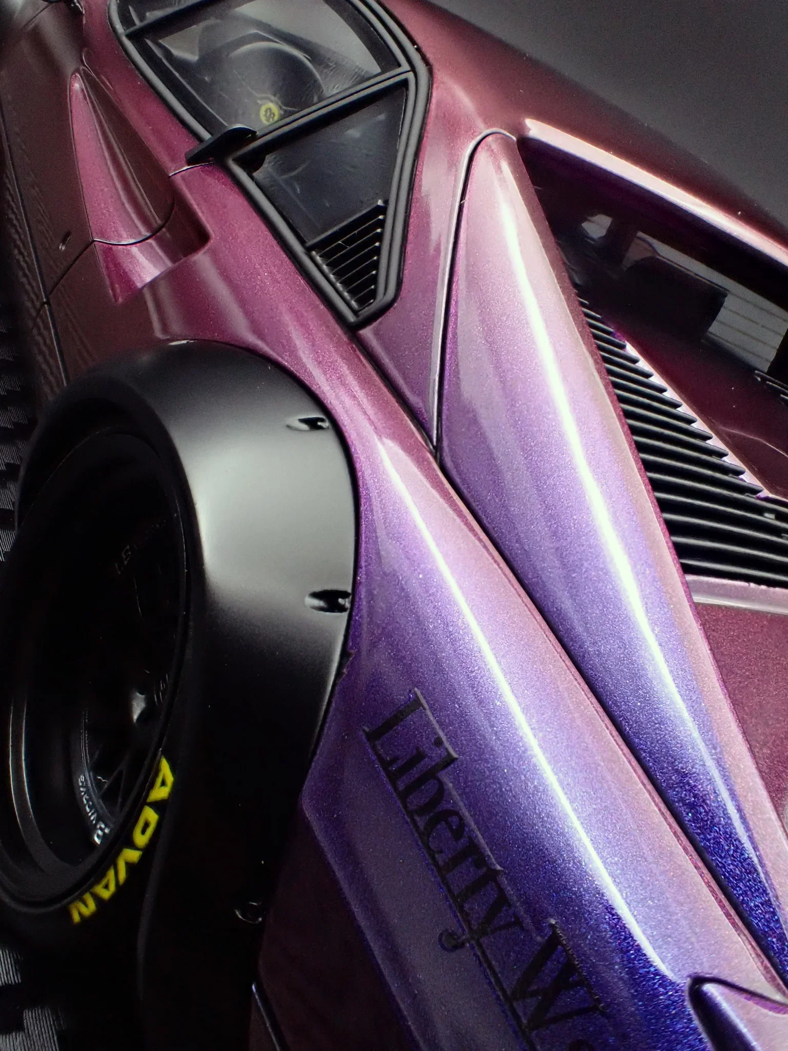 Ignition-Model Ferrari 308 LBWK LB-Works Demo Car Purple Metallic 1:18 - Image 6