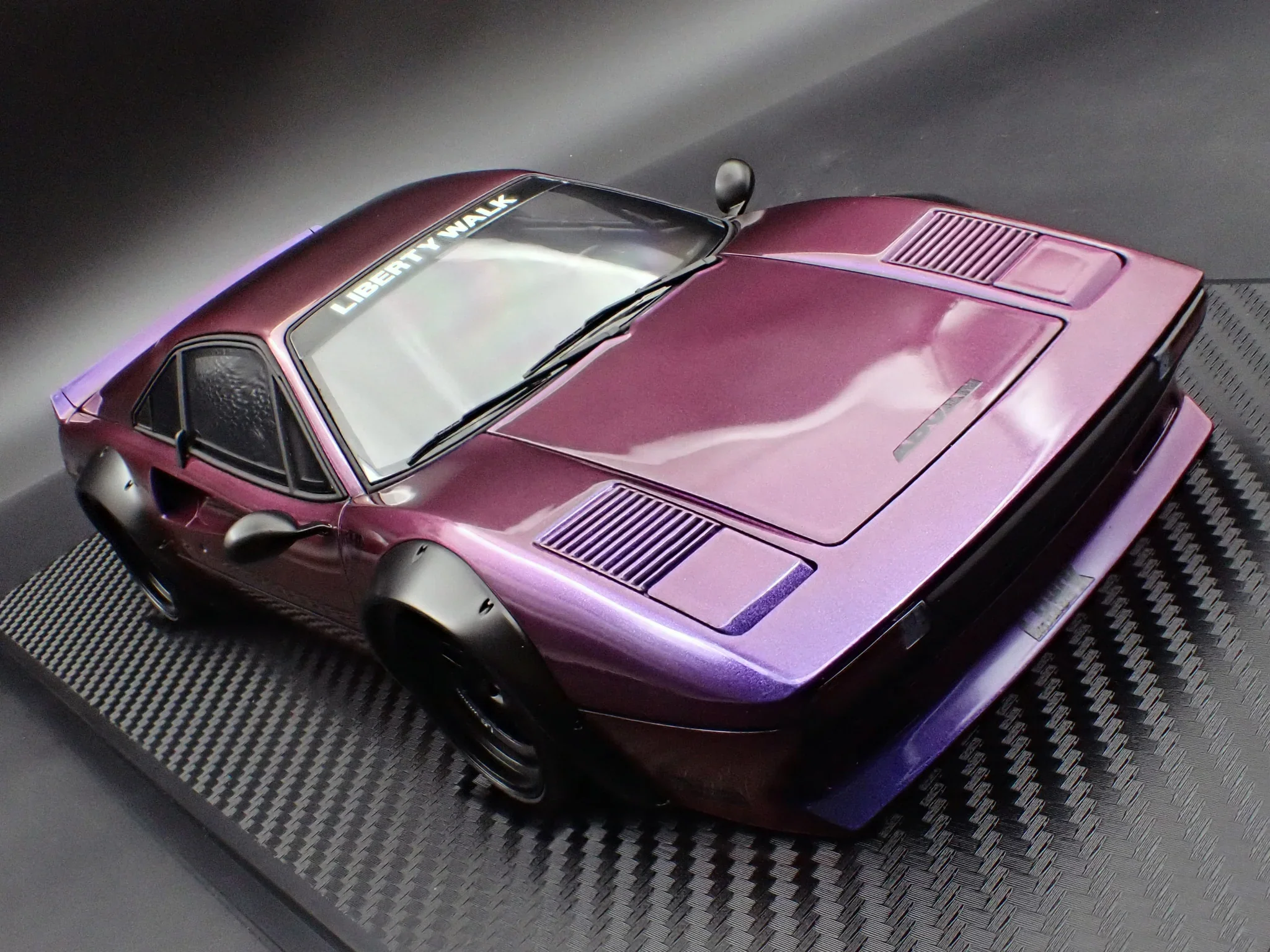 Ignition-Model Ferrari 308 LBWK LB-Works Demo Car Purple Metallic 1:18 - Image 7