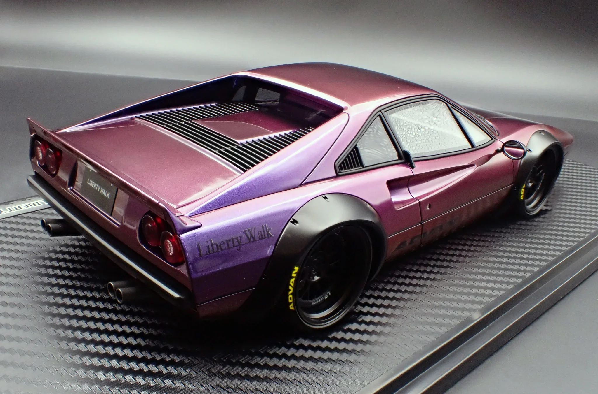 Ignition-Model Ferrari 308 LBWK LB-Works Demo Car Purple Metallic 1:18 - Image 8