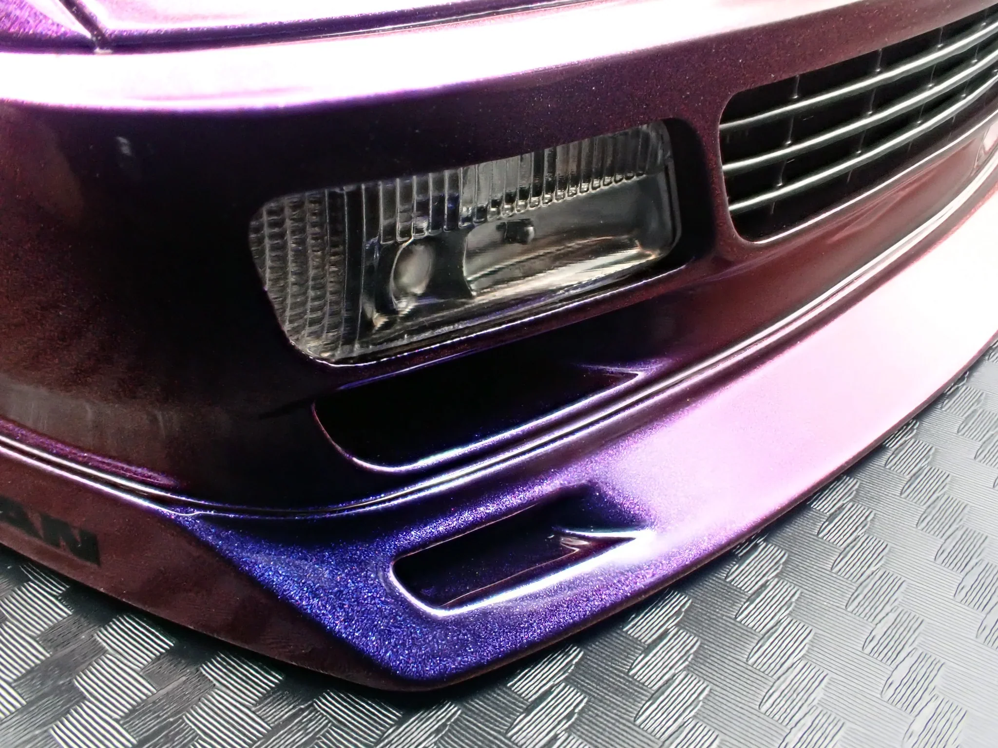 Ignition-Model Ferrari Testarossa 512 LBWK LB-Works Purple Metallic 1:18 - Image 5