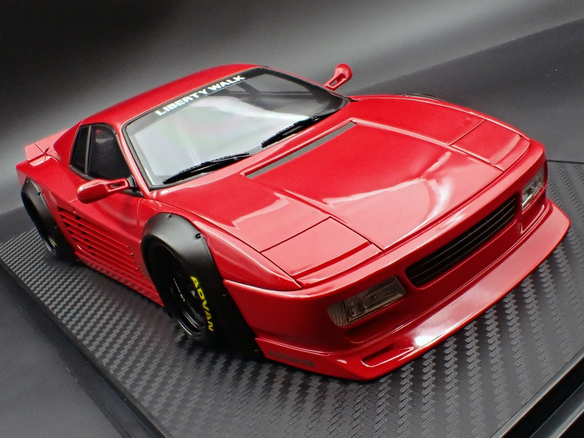 Ignition-Model Ferrari Testarossa 512 LBWK LB-Works Rosso Corsa Red w/ Black Wheels 1:18 - Image 7