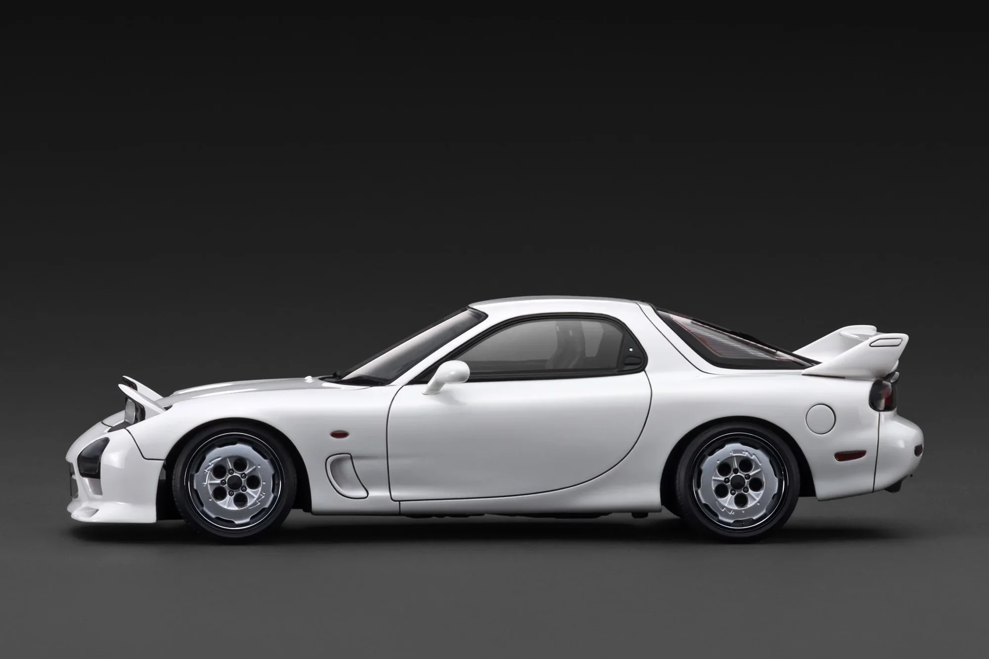 Ignition-Model Mazda RX-7 (FD3S) MazdaSpeed A-Spec White 1:18 - Image 3