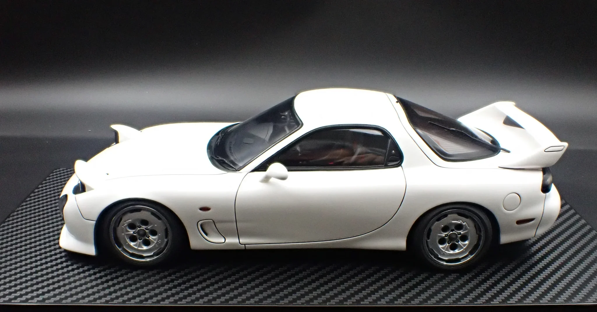 Ignition-Model Mazda RX-7 (FD3S) MazdaSpeed A-Spec White 1:18 - Image 4