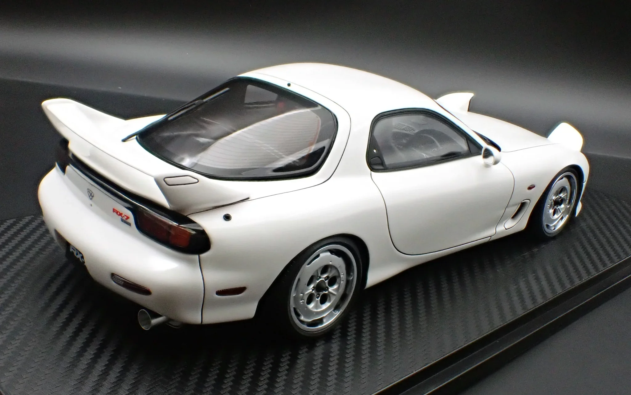 Ignition-Model Mazda RX-7 (FD3S) MazdaSpeed A-Spec White 1:18 - Image 6