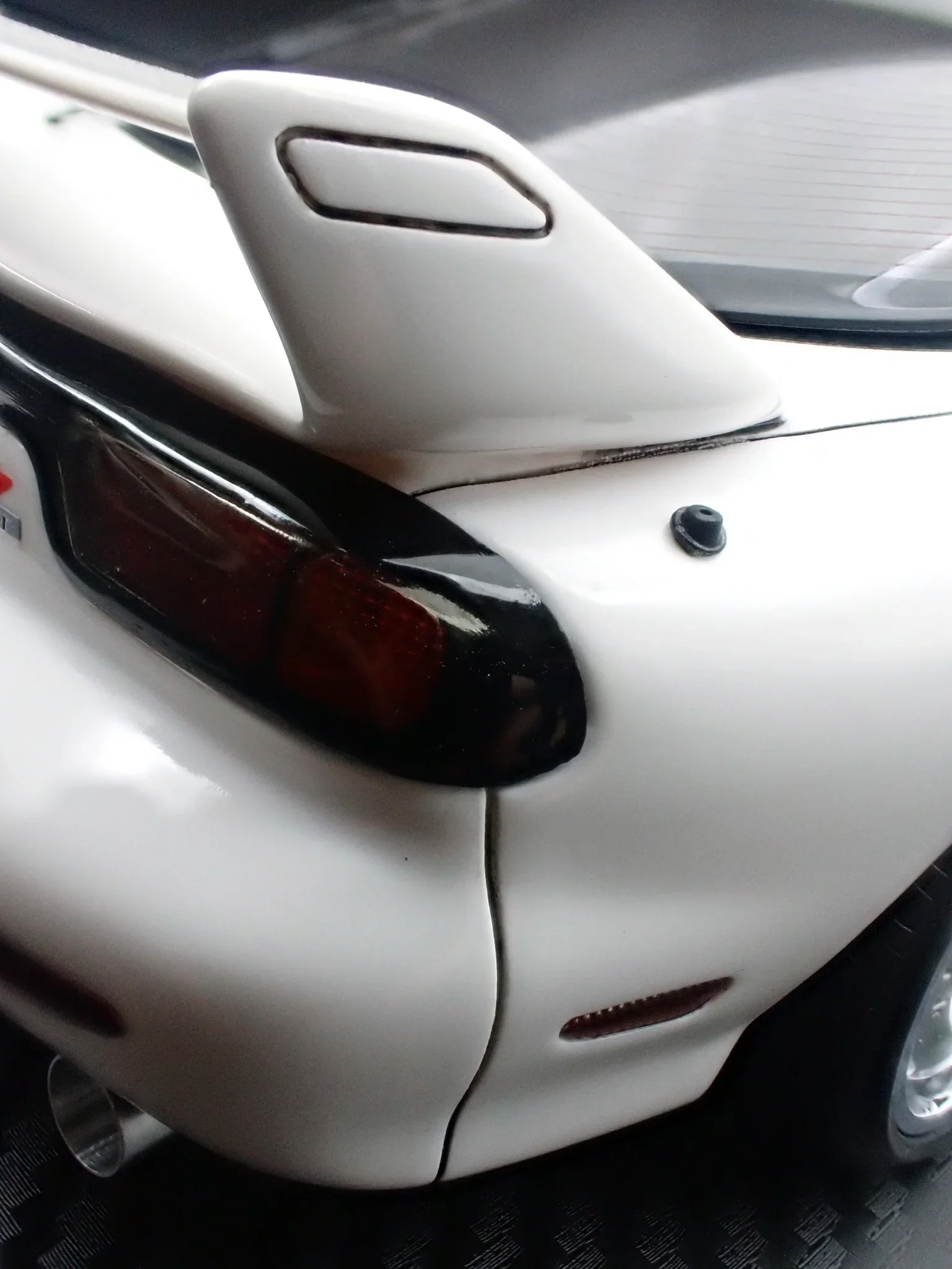 Ignition-Model Mazda RX-7 (FD3S) MazdaSpeed A-Spec White 1:18 - Image 8
