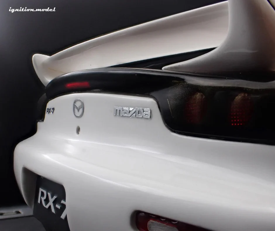 Ignition-Model Mazda RX-7 (FD3S) Spirit R Type A White 1:18 - Image 19