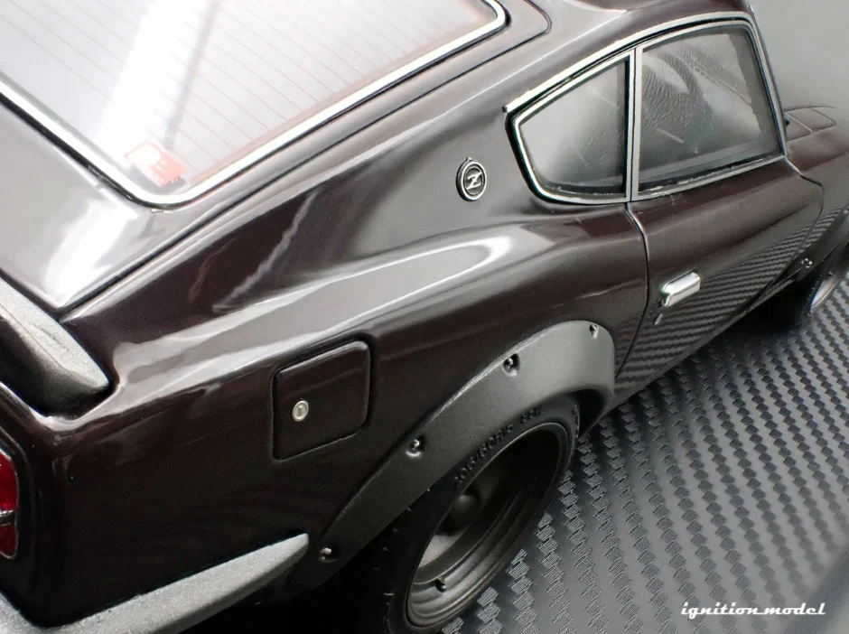 Ignition-Model Nissan Fairlady 240ZG HS30 Maroon Red Metallic 1:18 - Image 15