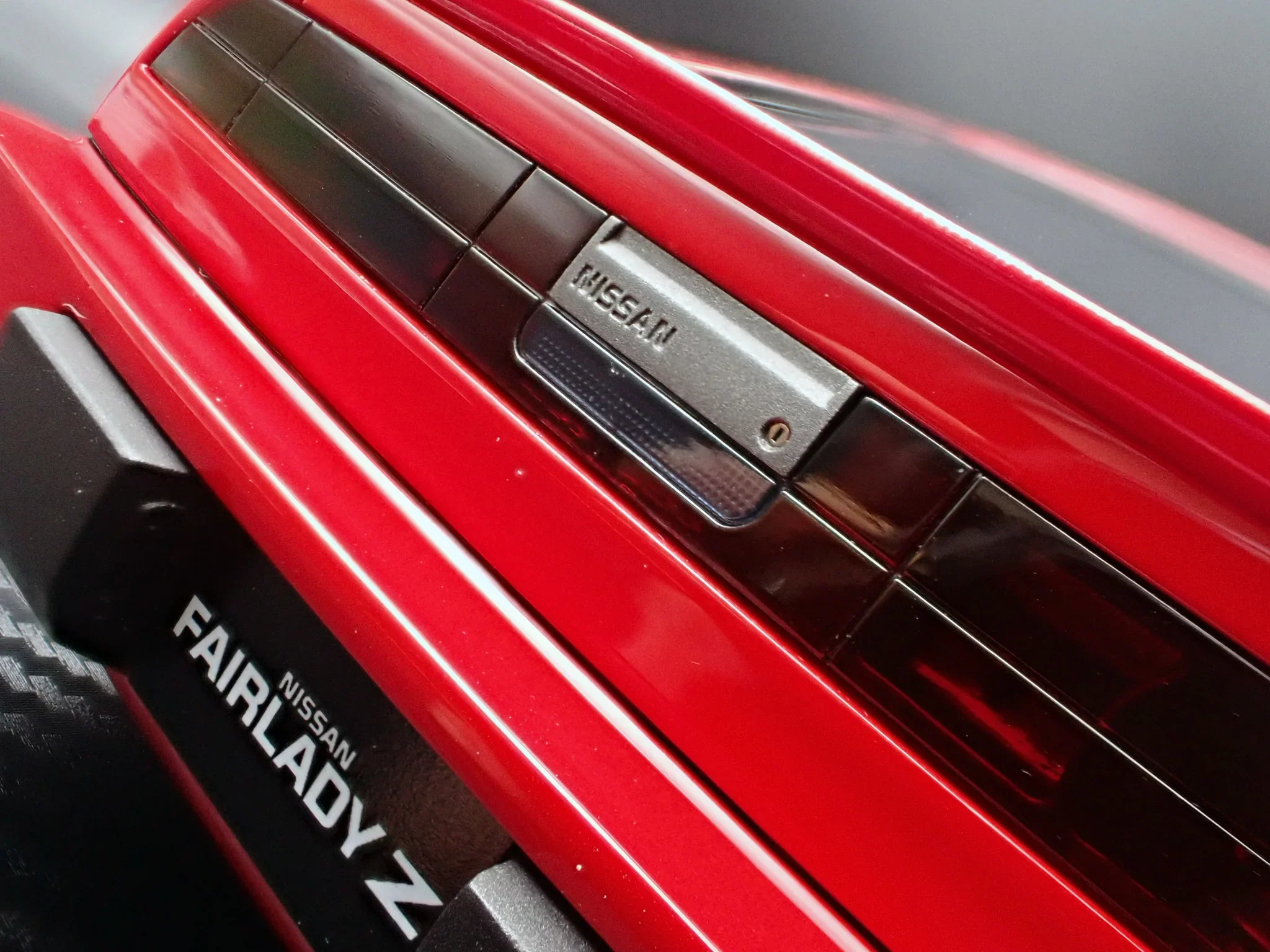 Ignition-Model Nissan Fairlady Z 300 ZR Z31 2-Seater RHD Red 1:18 - Image 12