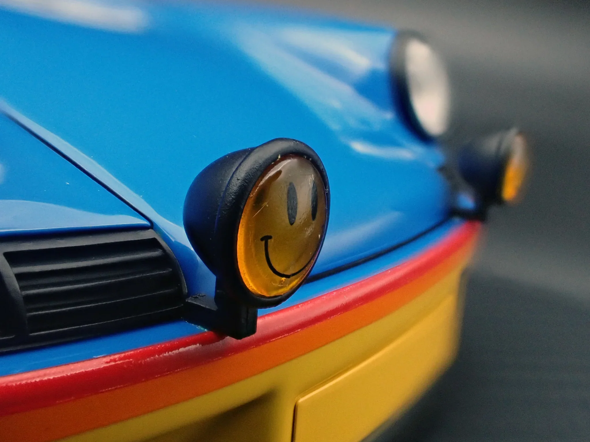 Ignition-Model Porsche 911 F Series Backdate #80 RWB Coupe Yellow & Blue 1:18 - Image 8