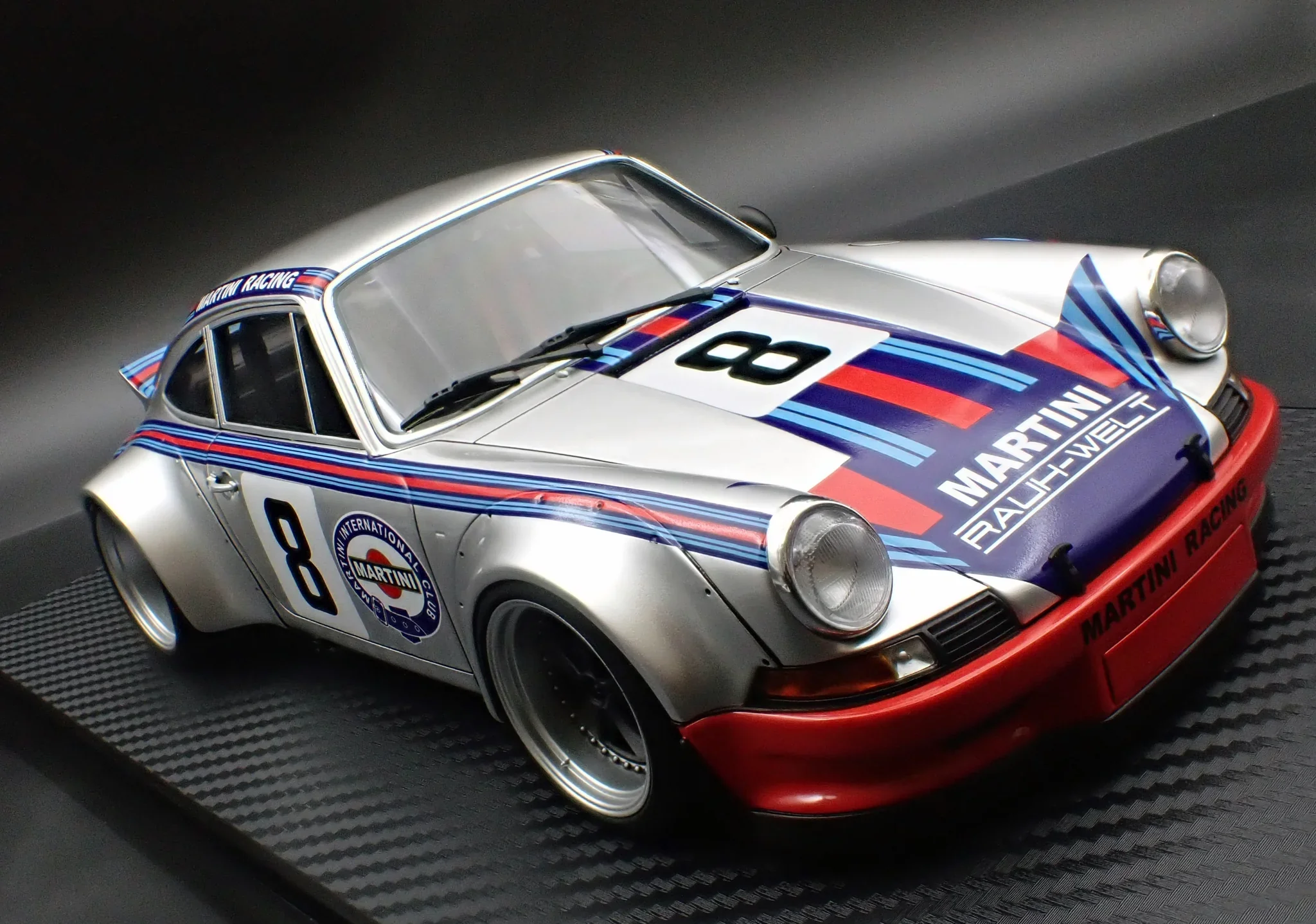 Ignition-Model Porsche 911 F Series Backdate #8 RWB Martini Racing Silver 1:18 - Image 4