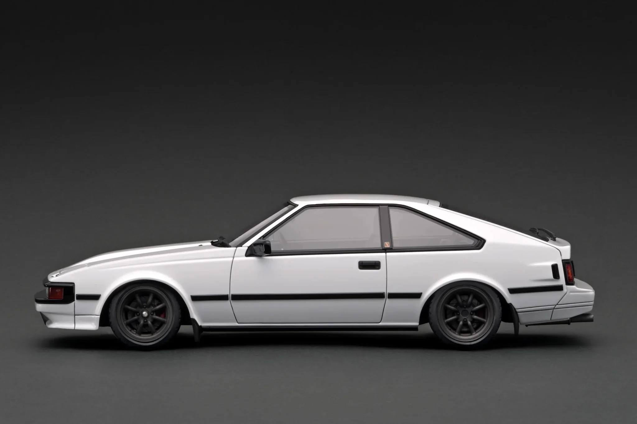 Ignition-Model Toyota Celica Supra Mk2 XX 2800 GT (A60) w/ Watanabe Wheels, White 1:18 - Image 3