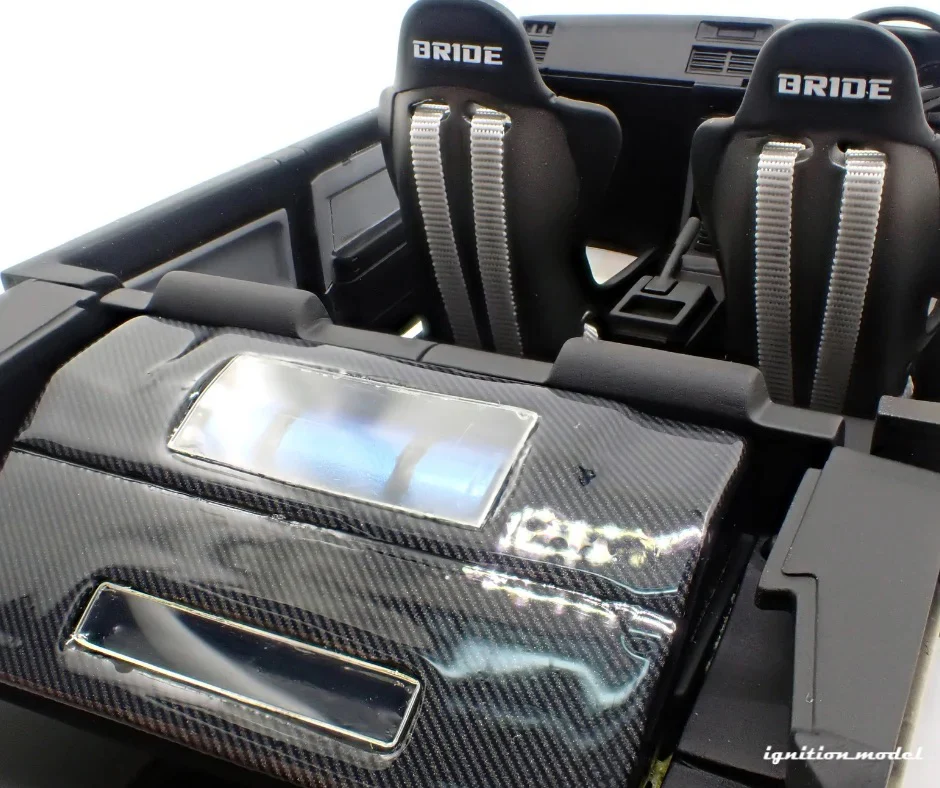Ignition-Model Toyota Sprinter Trueno 3dr (AE86) H2 White & Black 1:18 - Image 13