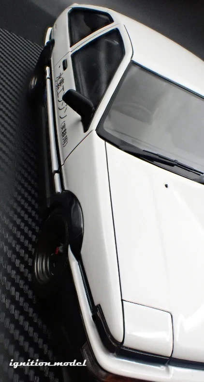 Ignition-Model Toyota Sprinter Trueno 3dr (AE86) H2 White & Black 1:18 - Image 17