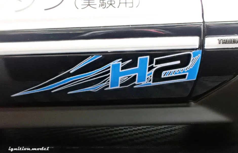 Ignition-Model Toyota Sprinter Trueno 3dr (AE86) H2 White & Black 1:18 - Image 18