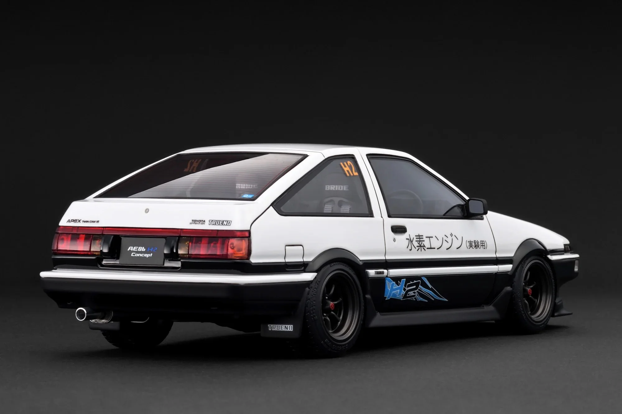 Ignition-Model Toyota Sprinter Trueno 3dr (AE86) H2 White & Black 1:18 - Image 2