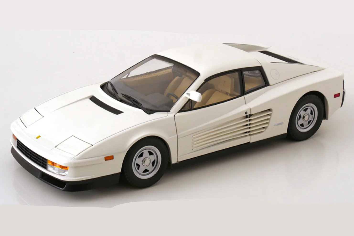 KK Scale 1984 Ferrari Testarossa White Monospecchio US-Version 1:12