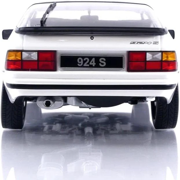 KK Scale 1986 924S Coupe White 1:18 - Image 4