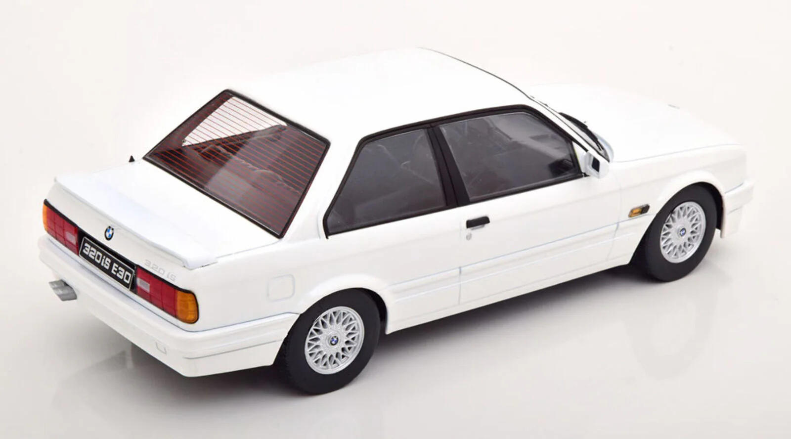 KK-Scale 1989 BMW M3 Italo 320iS (e30) Coupe White 1:18 - Image 3