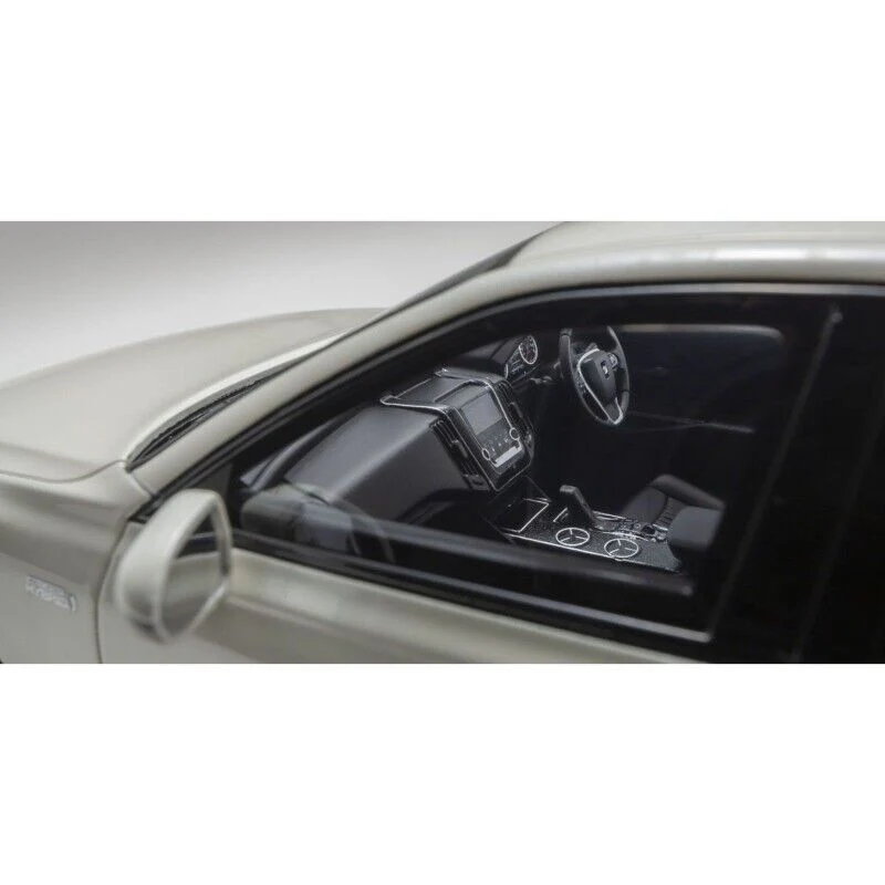 Kyosho Samurai 2012 Toyota Crown 3.5 RS Advance White 1:18 LIMITED, RESIN, SEALED - Image 5