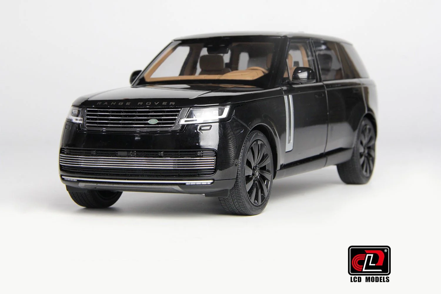 LCD 2022 Land Rover Range Rover SV Black 1:18