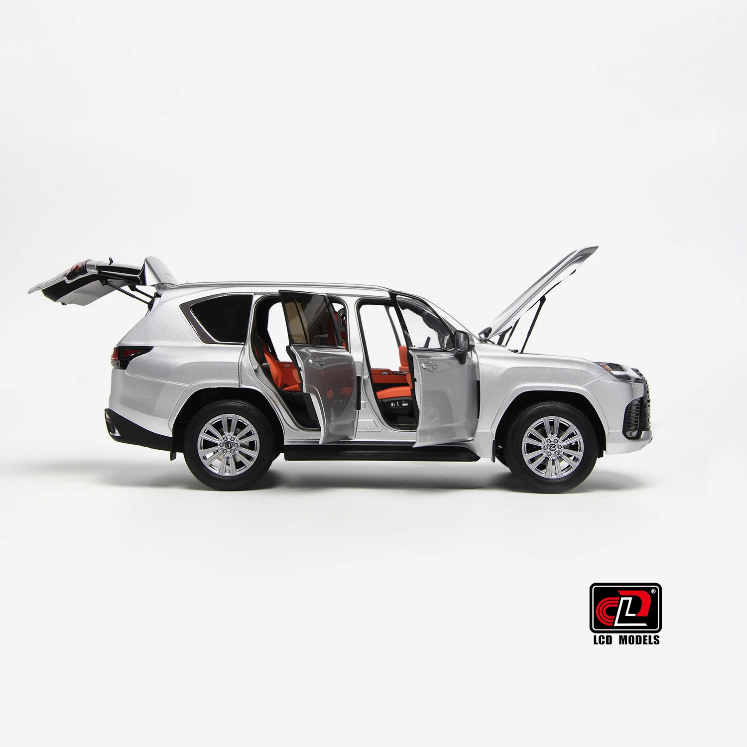 LCD 2024 Lexus LX600 Silver Metallic 1:18 - Image 10