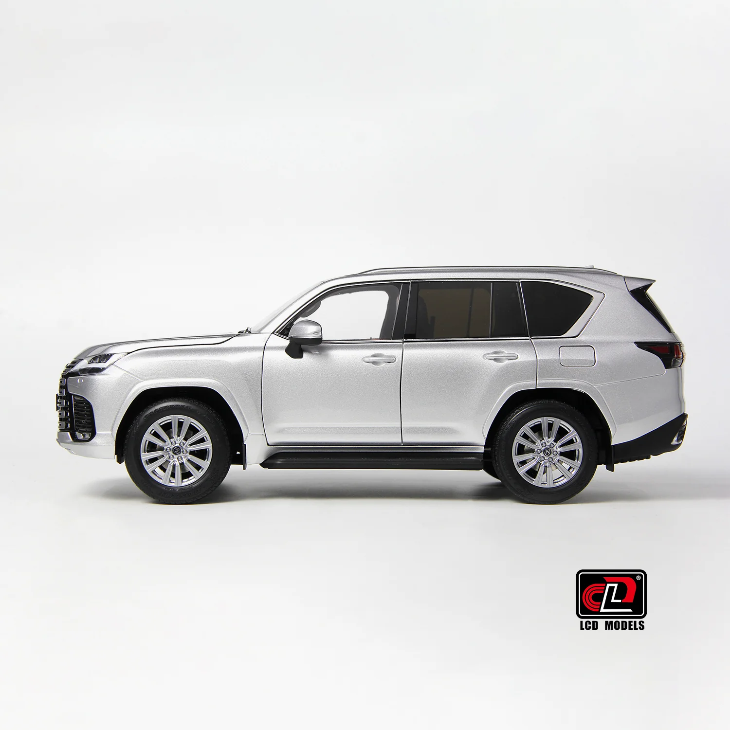 LCD 2024 Lexus LX600 Silver Metallic 1:18 - Image 3