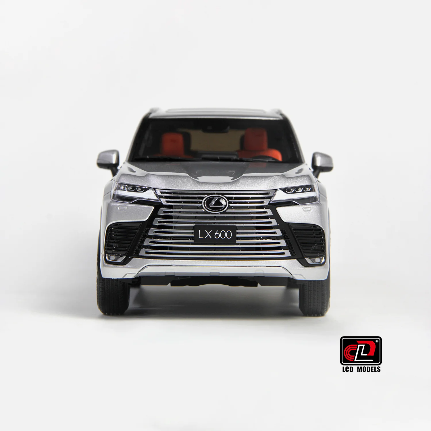 LCD 2024 Lexus LX600 Silver Metallic 1:18 - Image 5