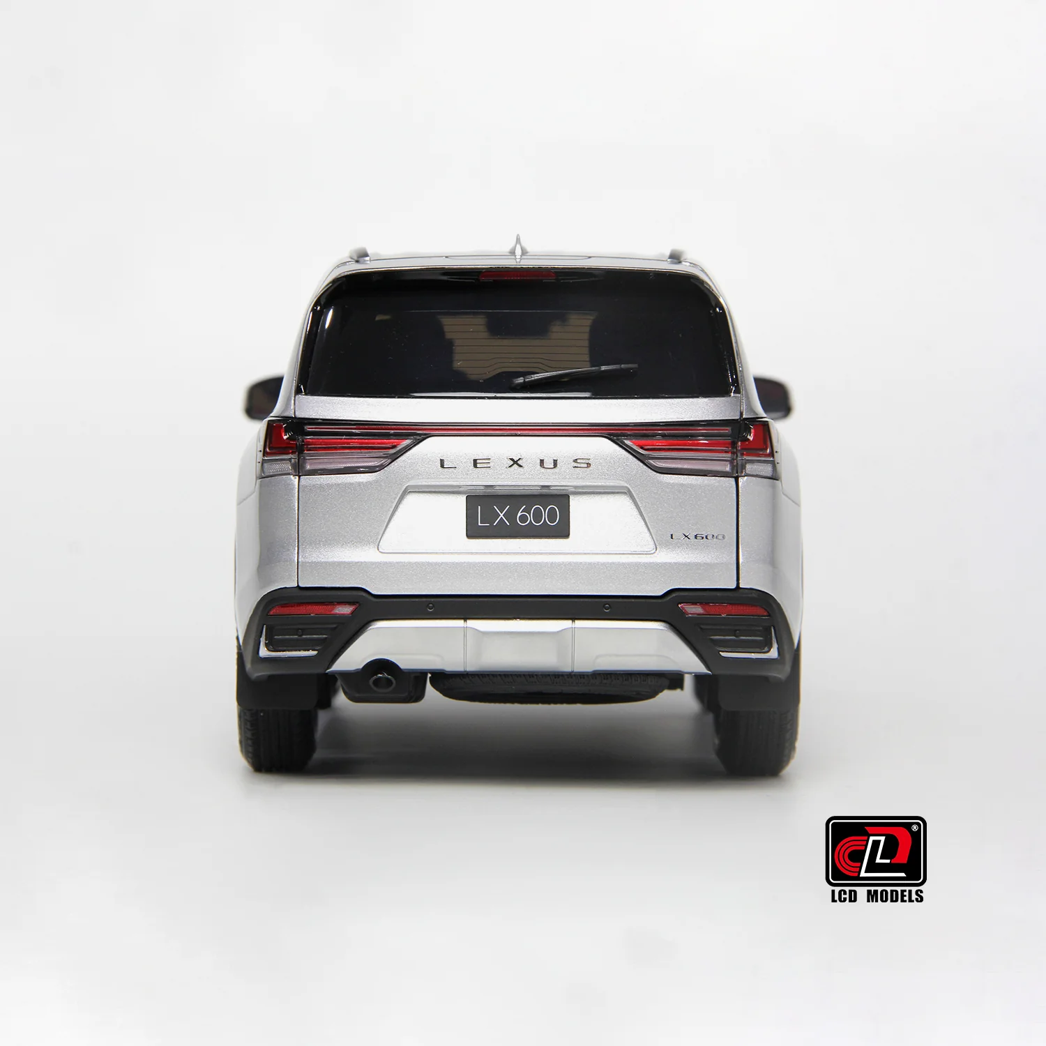 LCD 2024 Lexus LX600 Silver Metallic 1:18 - Image 6