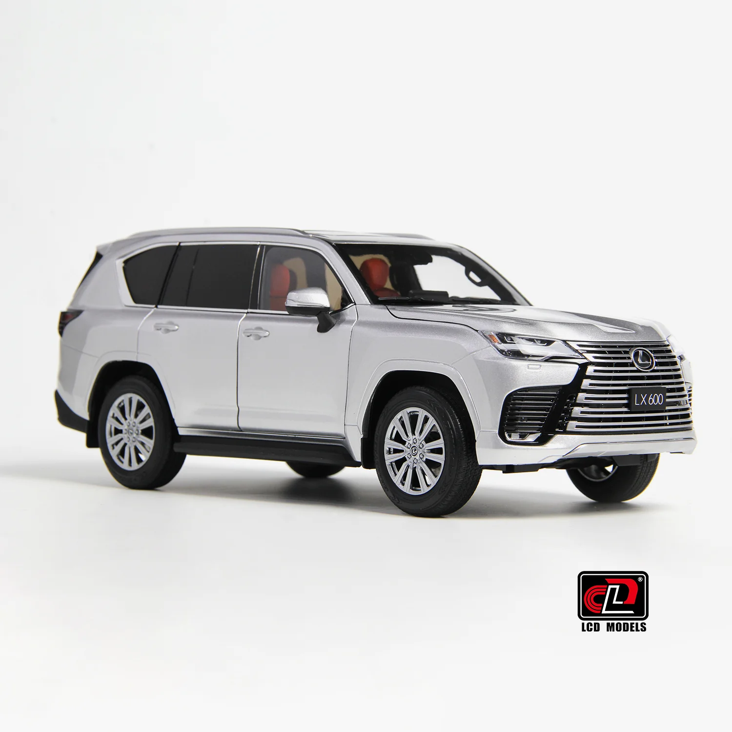 LCD 2024 Lexus LX600 Silver Metallic 1:18 - Image 7