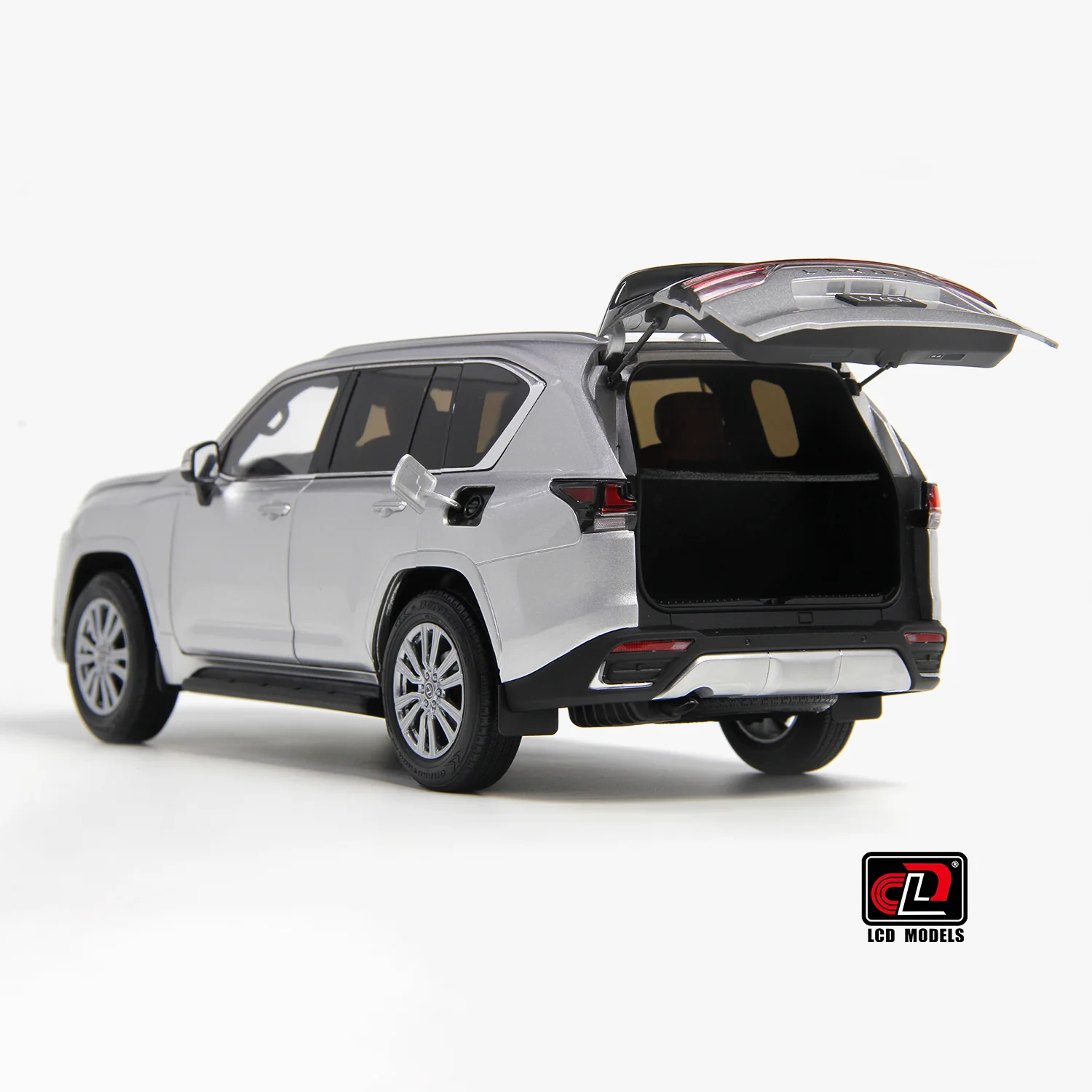 LCD 2024 Lexus LX600 Silver Metallic 1:18 - Image 8