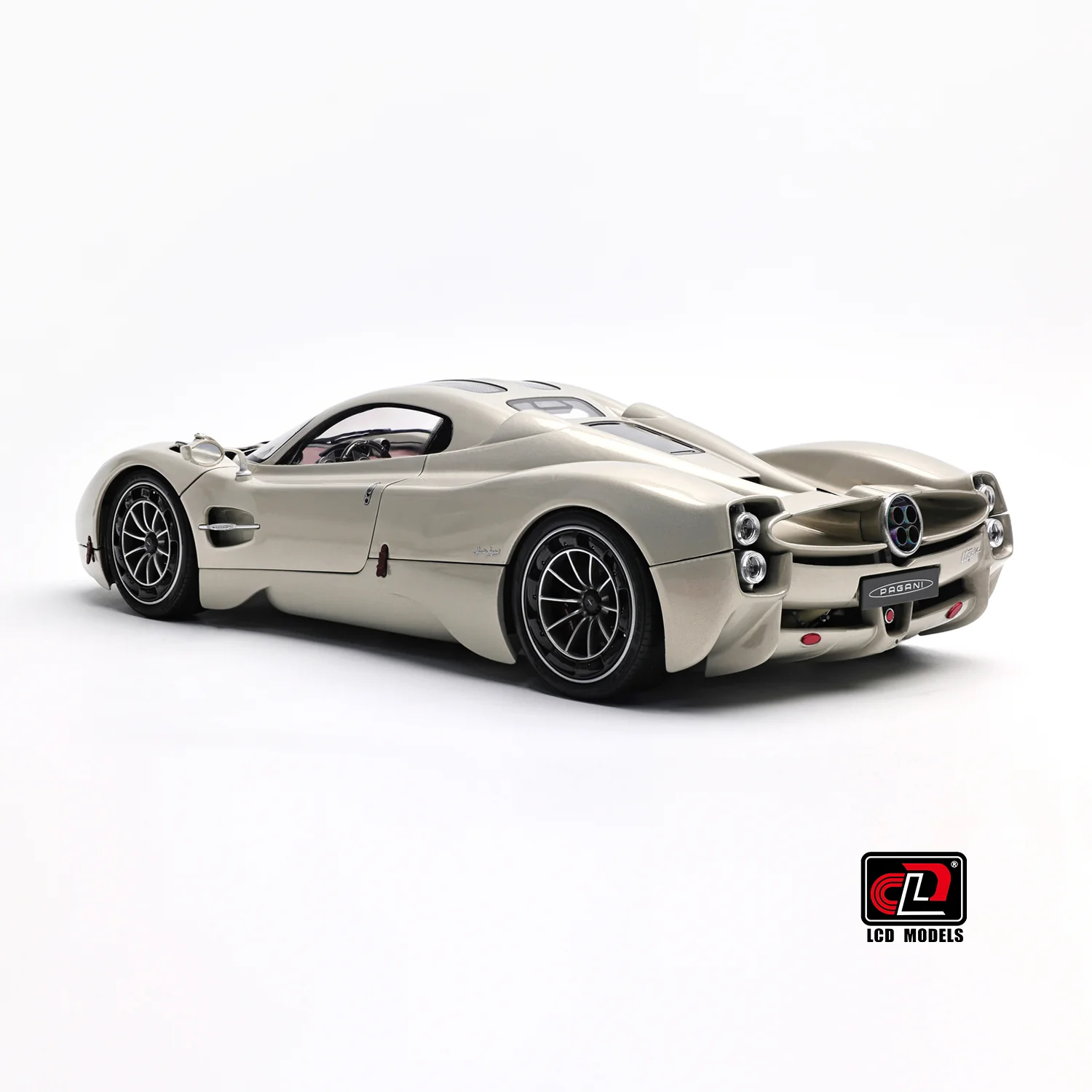 LCD Pagani Utopia Champagne Gold 1:18 - Image 12