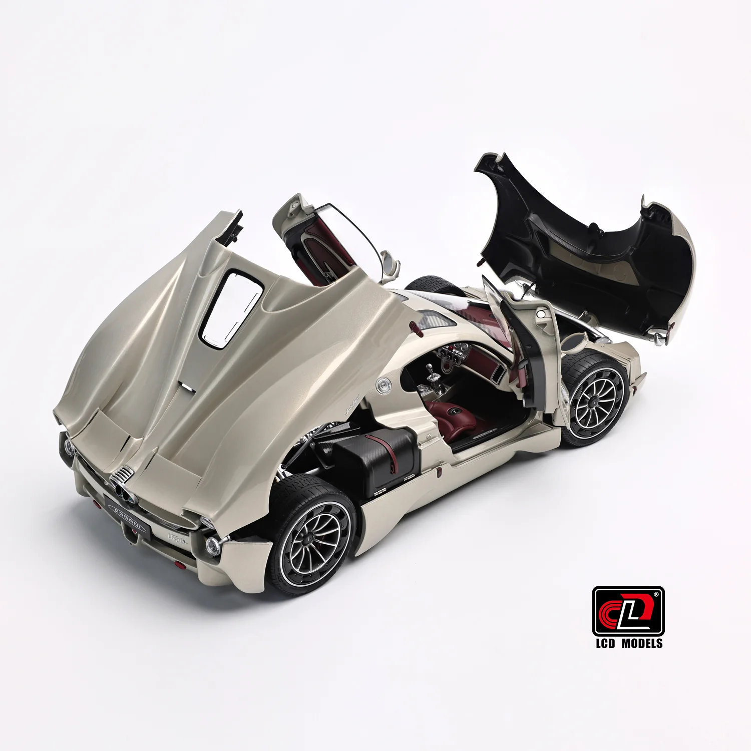 LCD Pagani Utopia Champagne Gold 1:18 - Image 16