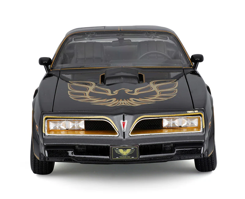 Maisto 1978 Pontiac Firebird Trans-Am Smokey & the Bandit Black & Gold 1:18 - Image 3