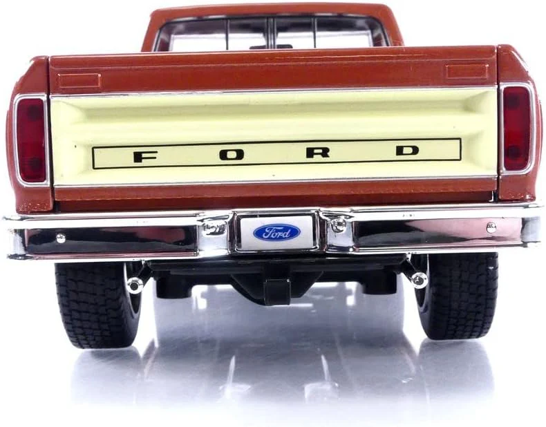 Maisto 1979 Ford F150 Pickup Truck Brown and White 1:18 - Image 4