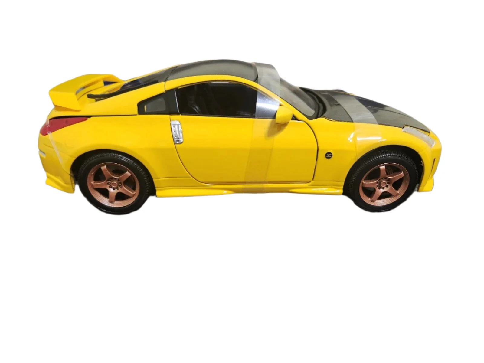 Maisto 2008 Nissan 350Z Nismo Custom w/ Carbon Fiber Hood & Roof Yellow 1:18 - Image 5