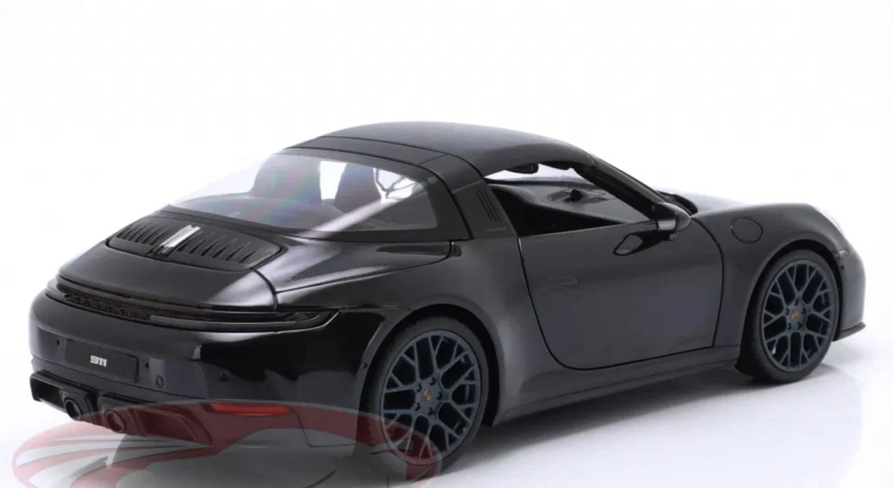 Maisto Porsche 911 992.2 Targa 4 GTS Hybrid Black 1:18 - Image 2