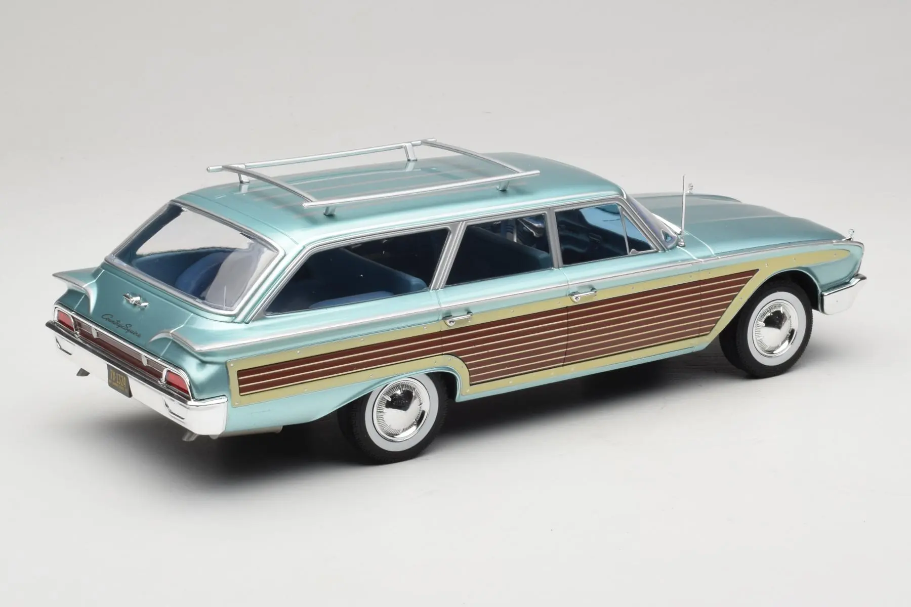 MCG 1960 Ford LTD Country Squire Blue Metallic & Woodgrain 1:18 - Image 2
