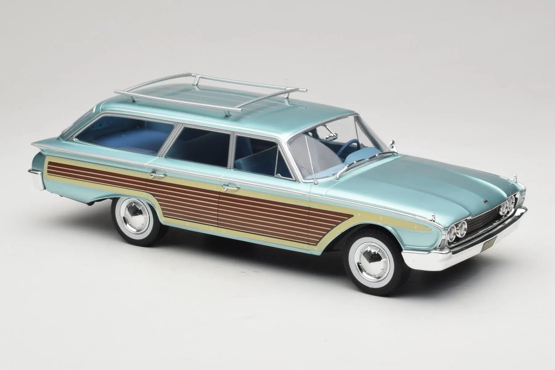 MCG 1960 Ford LTD Country Squire Blue Metallic & Woodgrain 1:18 - Image 4