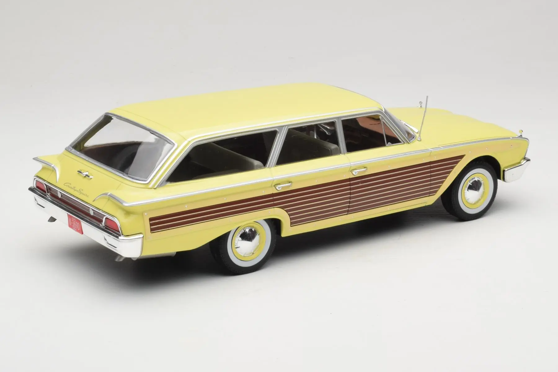MCG 1960 Ford LTD Country Squire Yellow & Woodgrain 1:18 - Image 2