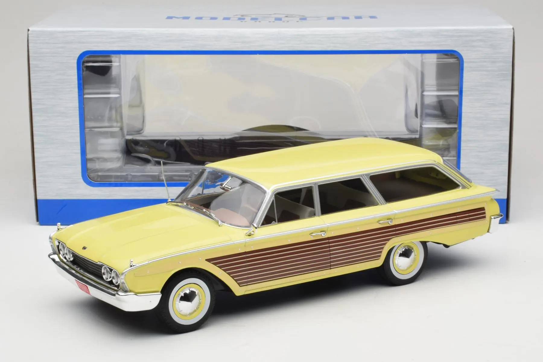 MCG 1960 Ford LTD Country Squire Yellow & Woodgrain 1:18 - Image 6
