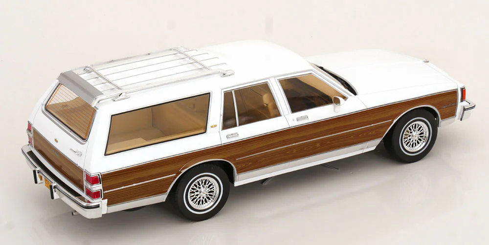 MCG 1985 Chevrolet Caprice Station Wagon White w/ Wood Grain 1:18 - Image 2