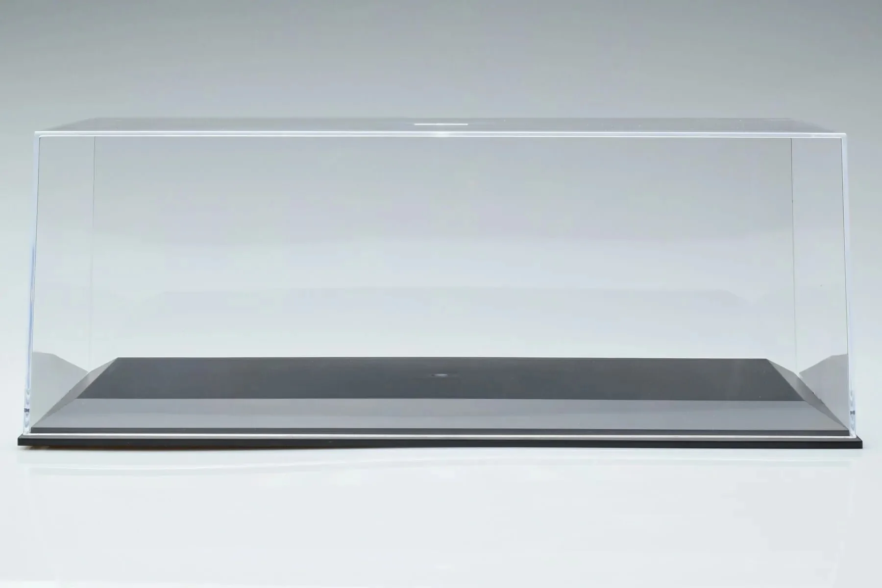 MCG Display Case Black Plastic Base 1:18 - Image 2