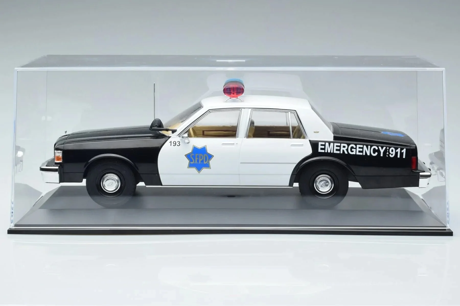 MCG Display Case Black Plastic Base 1:18 - Image 6