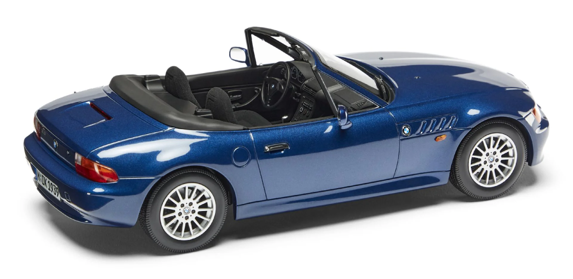 Minichamps 1997 BMW Z3 Roadster Montreal Blue Metallic 1:18 DEALER EDITION - Image 2