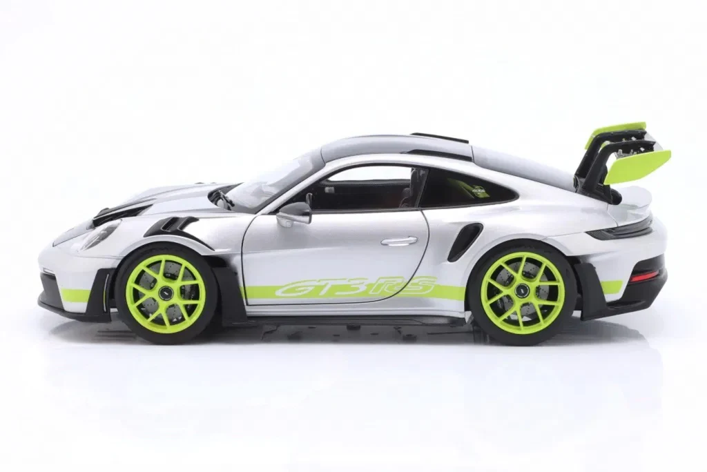 Minichamps 2022 Porsche 911 992 GT3 RS GT Silver w/ Weissach Package, Acid Green Wheels 1:18 - Image 3