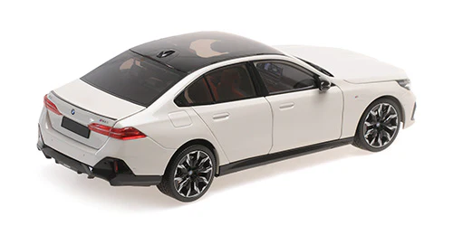 Minichamps 2023 BMW i5 (5 Series) G60 White Metallic 1:18 - Image 3