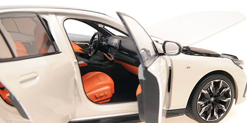 Minichamps 2023 BMW i5 (5 Series) G60 White Metallic 1:18 - Image 7