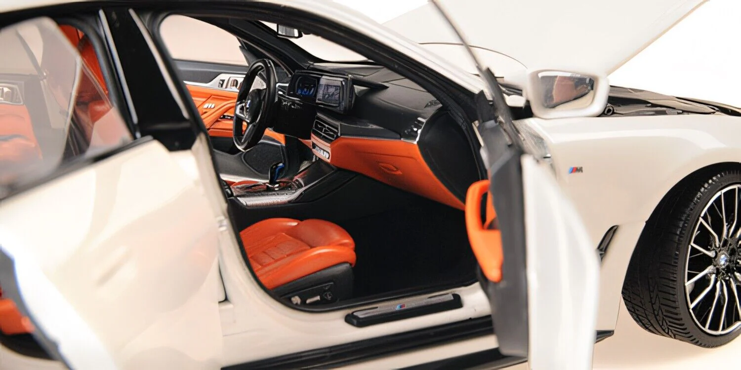 Minichamps 2022 BMW i4 (4 Series) G26 White Metallic 1:18 - Image 6