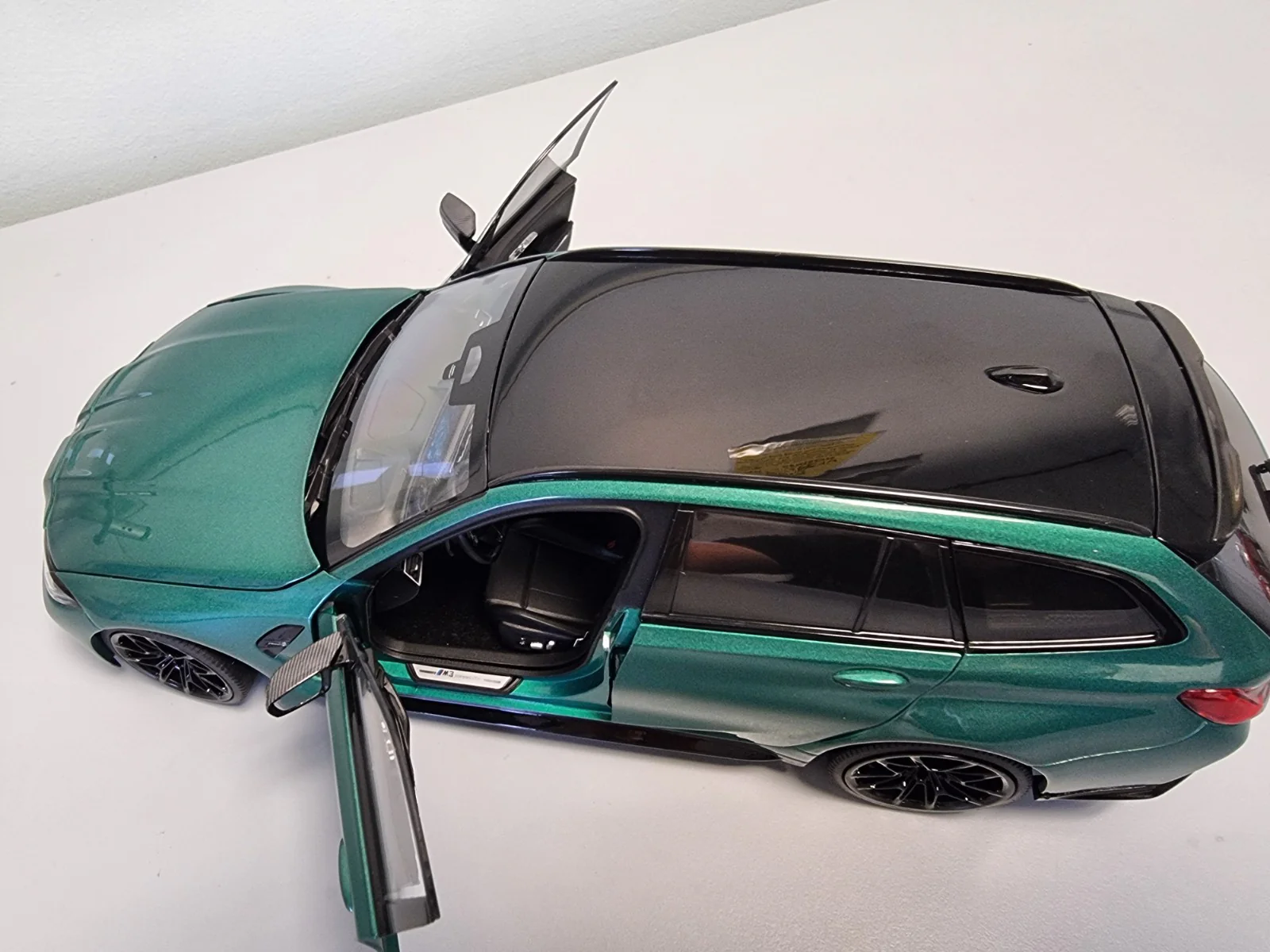 Minichamps BMW M3 Touring (G81) M Wagon Isle of Man Green Metallic 1:18 DEALER EDITION - Image 10