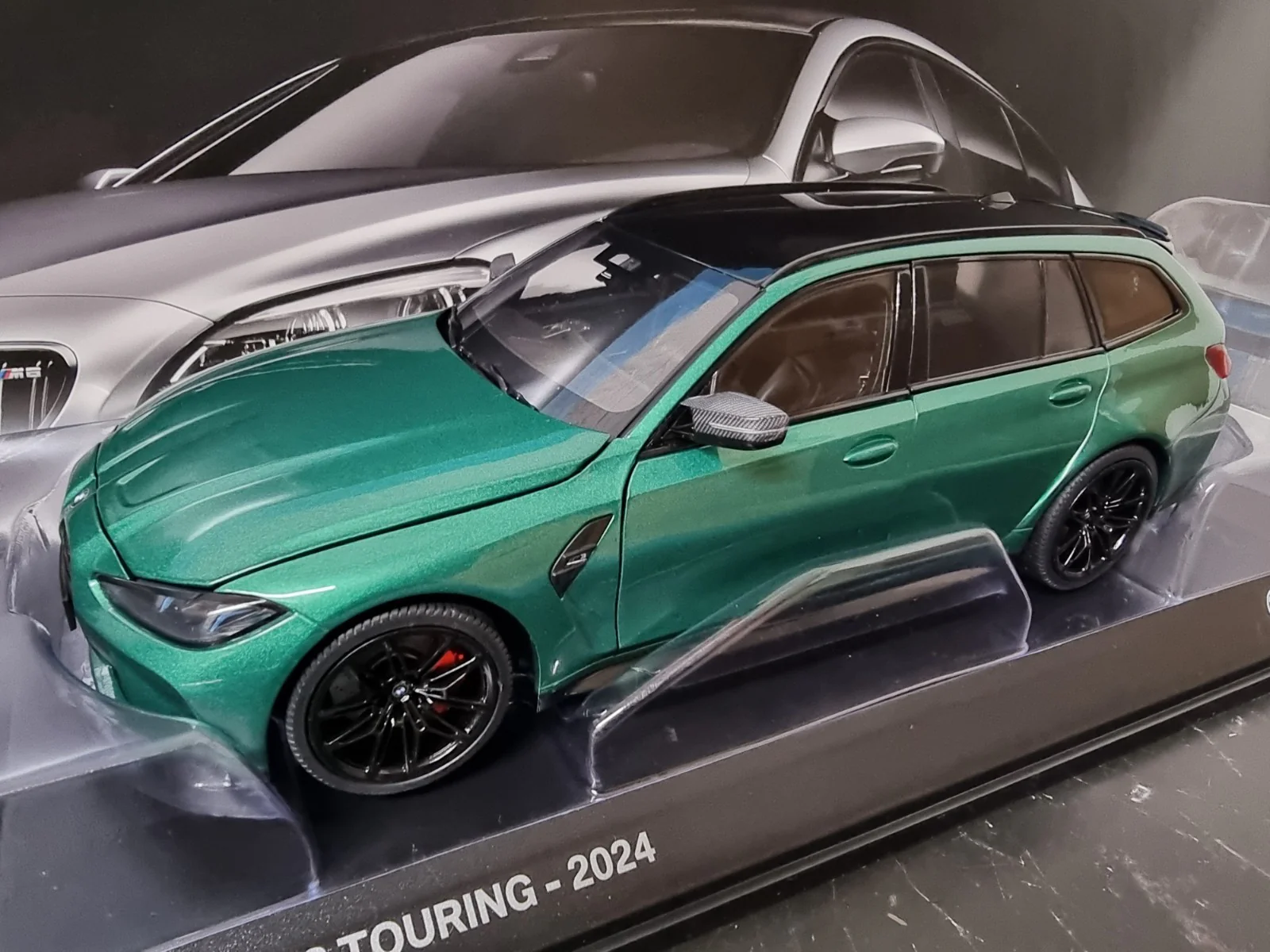 Minichamps BMW M3 Touring (G81) M Wagon Isle of Man Green Metallic 1:18 DEALER EDITION - Image 12